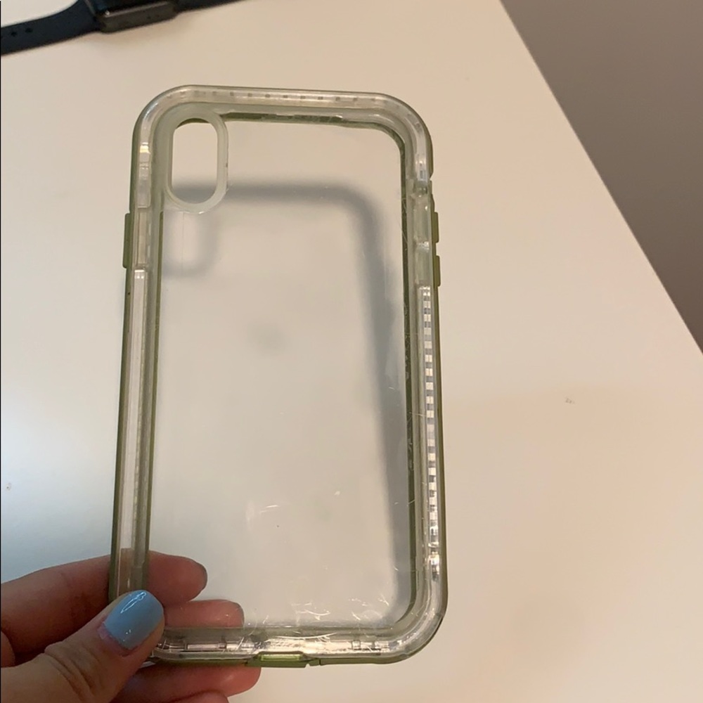 iPhone XR life proof case